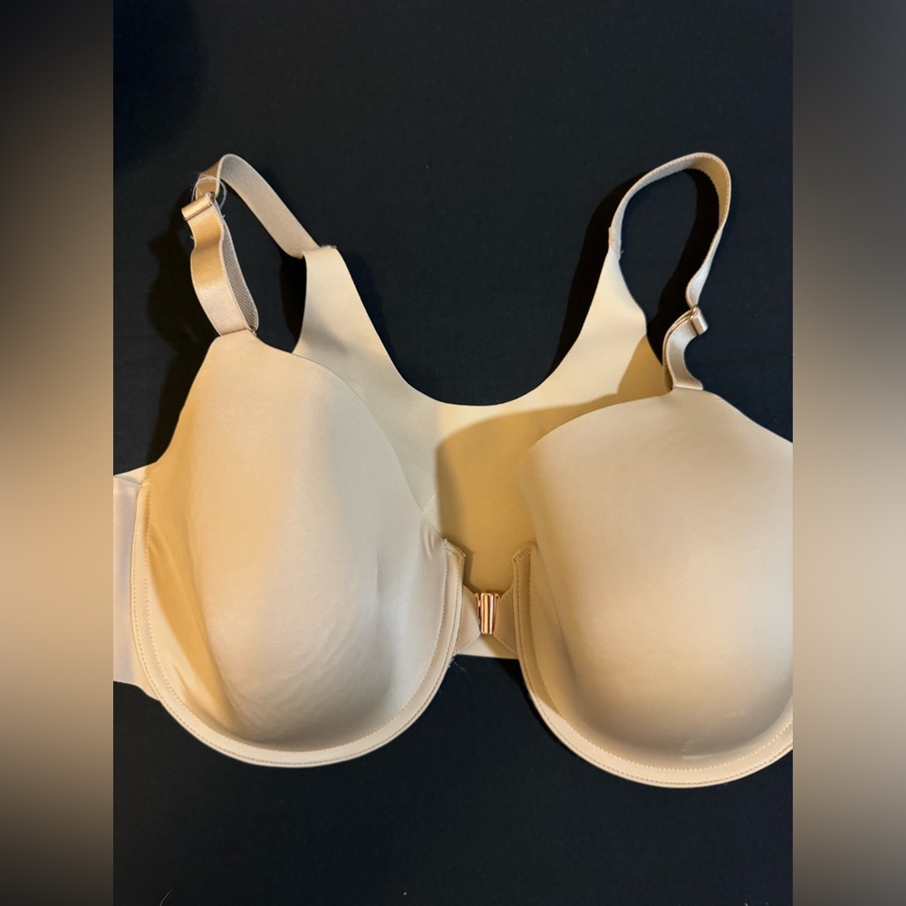 Soma Vanishing Back 38DD Beige  w/Copper Hardware Bra in Excellent condition